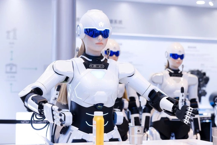 Роботы AiMOGA появятся в автосалонах EXEED  