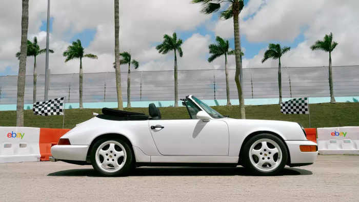 Не лихие девяностые: этот винтажный Porsche 911 снова попал на пик моды