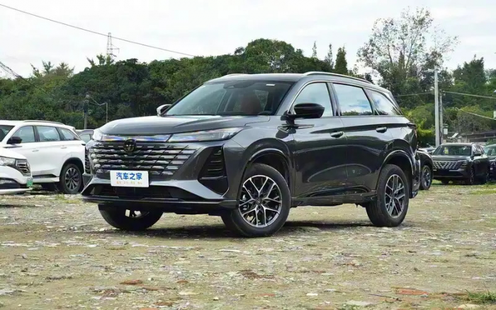 Популярный кроссовер с автоматом получил новую версию чуть дороже миллиона