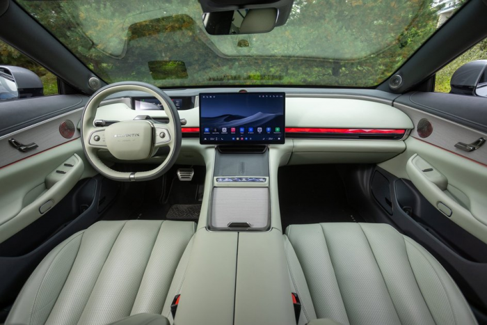 Гибридный спортивный седан Exeed Exlantix ES: что это за машина и как она едет