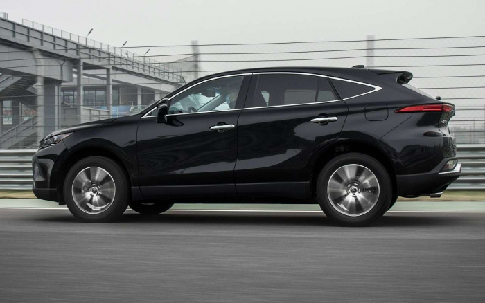 Новый семейный кроссовер Toyota теперь можно купить в России дешевле «китайцев»