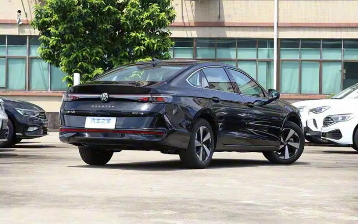 Volkswagen представил достойного конкурента Camry с ценой от 2 млн рублей