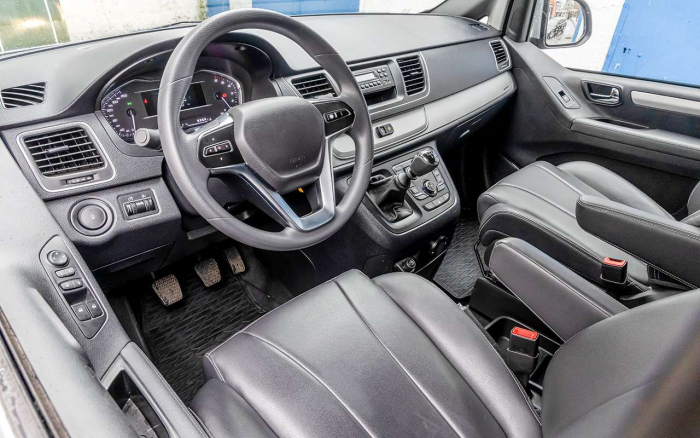 Дизель, механика, задний привод — добротный фургон подешевел на 300 тысяч