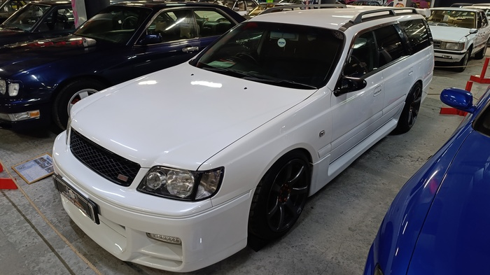 Музей японских автомобилей Bucket Empire. Площадка в ТРЦ «Облака»