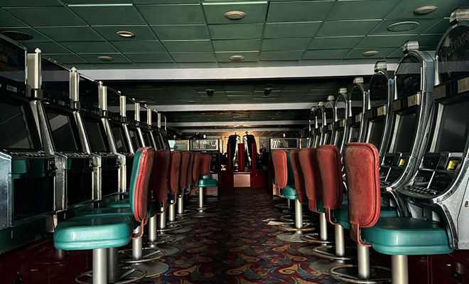 Осмотр брошенного корабля-призрака. Люди ушли так быстро, что оставили все вещи