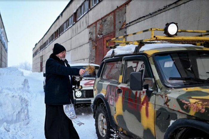 Две фуры с гуманитарной помощью направили из Барнаула в зону СВО