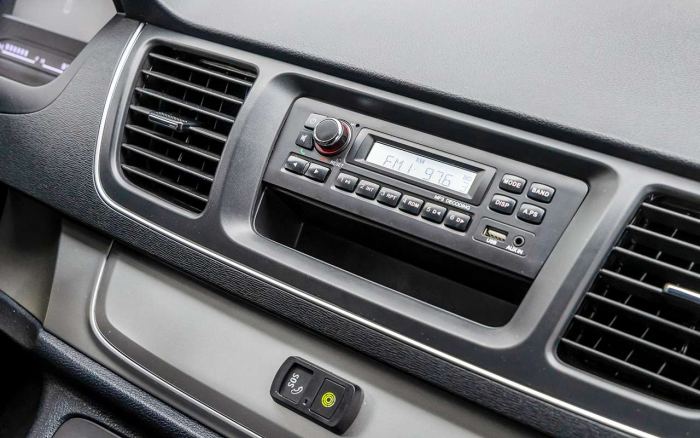 Дизель, механика, задний привод — добротный фургон подешевел на 300 тысяч