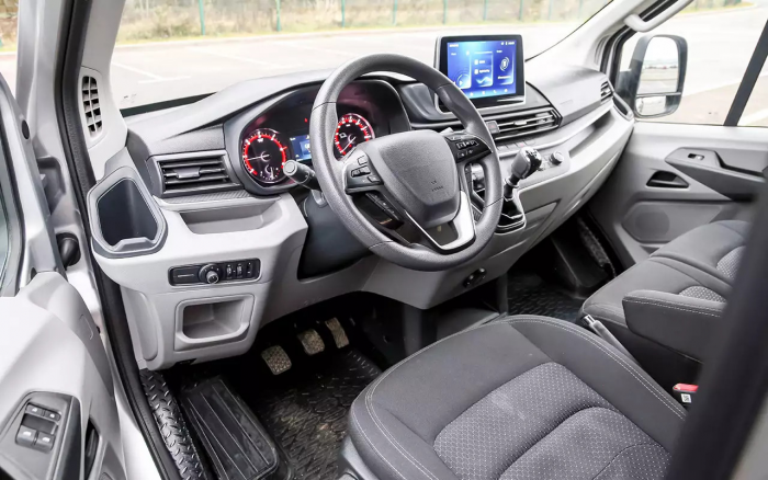 Дизель, МКП, богатое оснащение — надежный новичок на замену Транзита