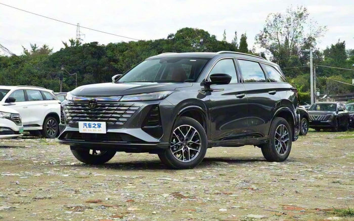 Популярный кроссовер с автоматом получил новую версию чуть дороже миллиона