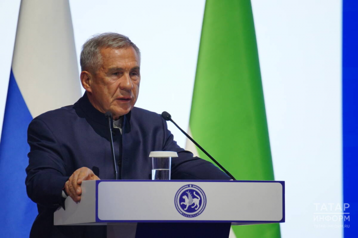 «Иначе будем сидеть в пробках»: Минниханов поручил развивать общественный транспорт