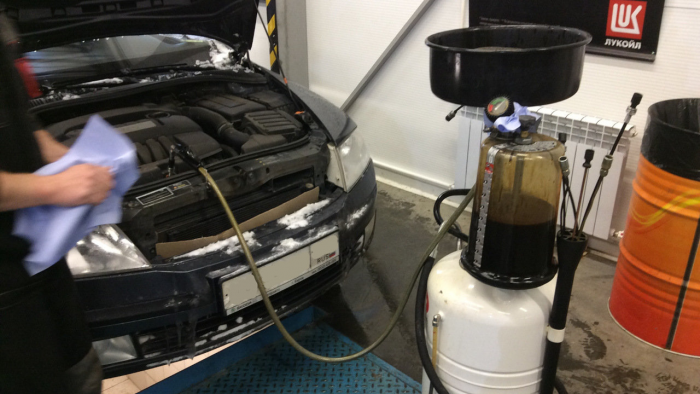 Как автосервисы зарабатывают на отработанном моторном масле