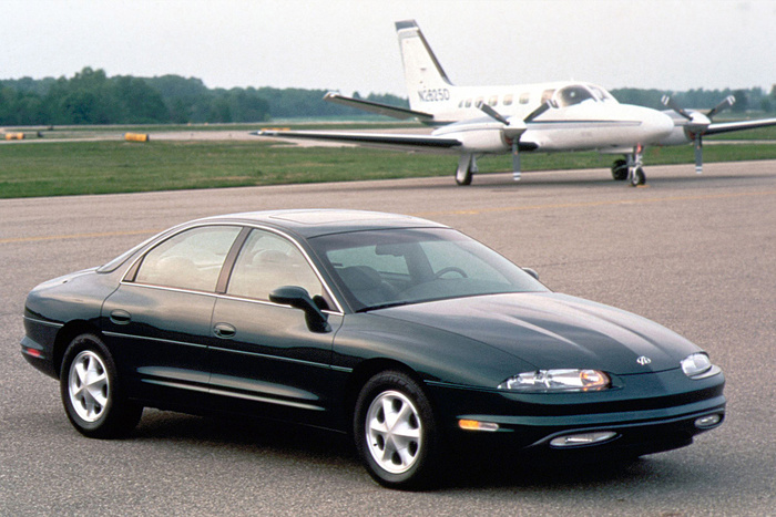 30 лет Oldsmobile Aurora Как появился и почему потерпел неудачу один из самых красивых американских автомобилей 90-х