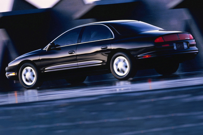 30 лет Oldsmobile Aurora Как появился и почему потерпел неудачу один из самых красивых американских автомобилей 90-х