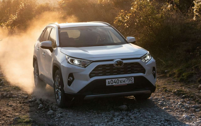 Эти подержанные иномарки чаще всего везут в Россию: им не грозит утильсбор