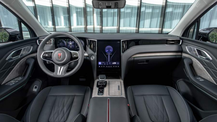 Флаги на башнях: китайский премиум показал свое лицо