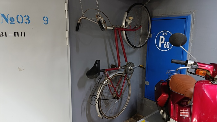 Музей японских автомобилей Bucket Empire. Площадка в ТРЦ «Облака»