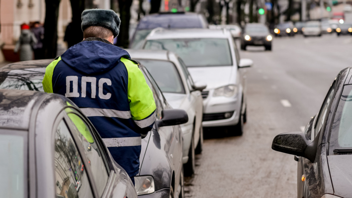 Как безопасно остановить автомобиль, если внезапно отказали тормоза