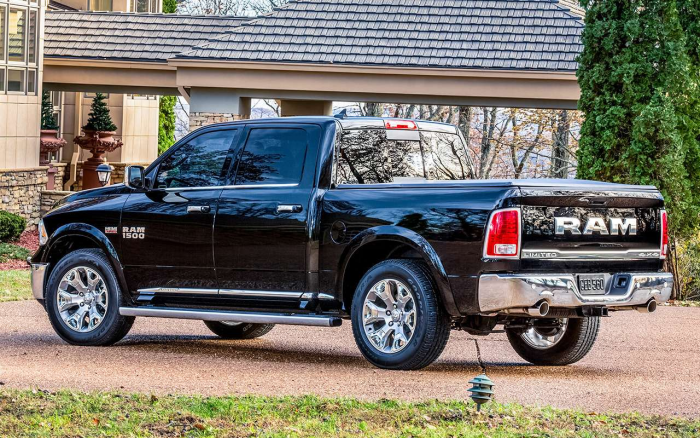 Внедорожники за 4 млн: сравнили новый китайский и японский с пробегом