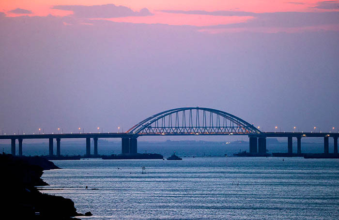 По Крымскому мосту запретят провозить электросамокаты в багажнике