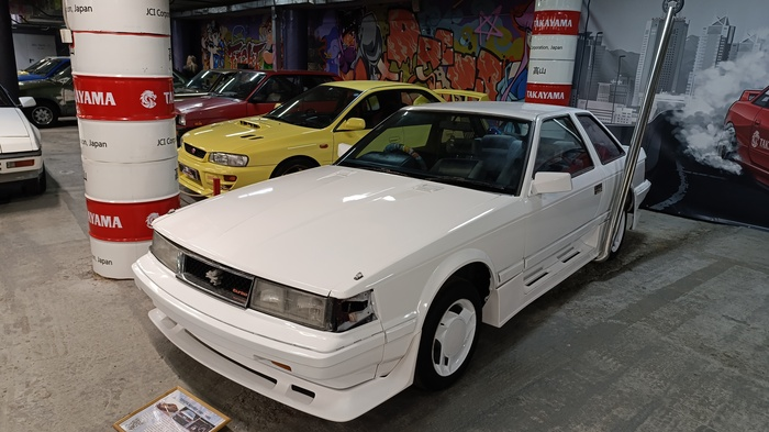 Музей японских автомобилей Bucket Empire. Площадка в ТРЦ «Облака»