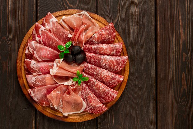 Меню новогоднего стола в 2026 году. Что приготовить в год Красной Огненной Лошади?