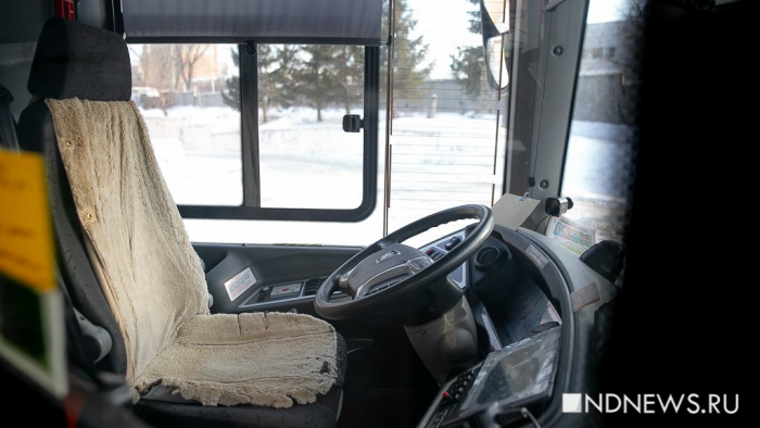 Жители уральского города жалуются, что не могут дождаться автобусов в мороз. Администрация просит потерпеть