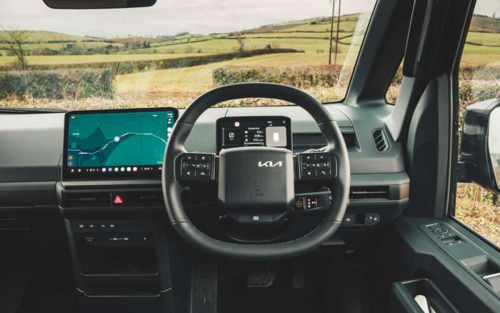 В новом Kia водитель садится не с той стороны: объясняем почему