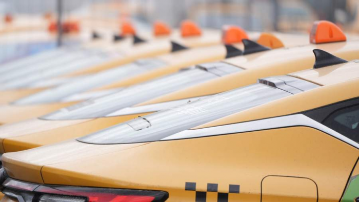 Льготы по квотам: самозанятым таксистам могут разрешить импортные машины