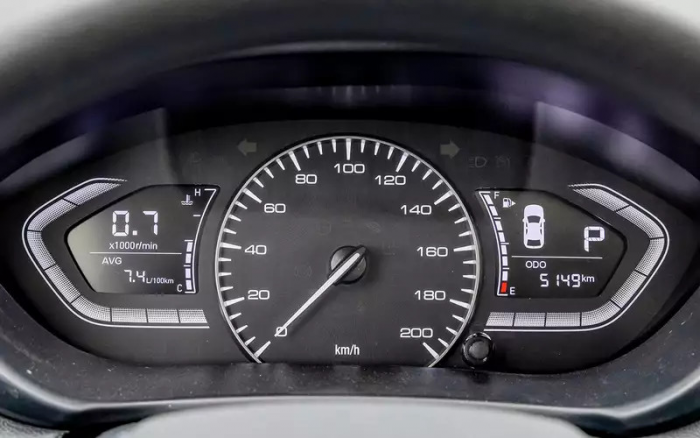 Лада Искра против конкурентов — большой тест недорогих седанов