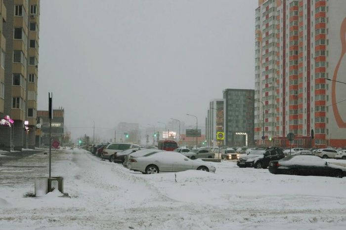Зиму за ночь намело. Барнаул завалило "долгожданным" снегом