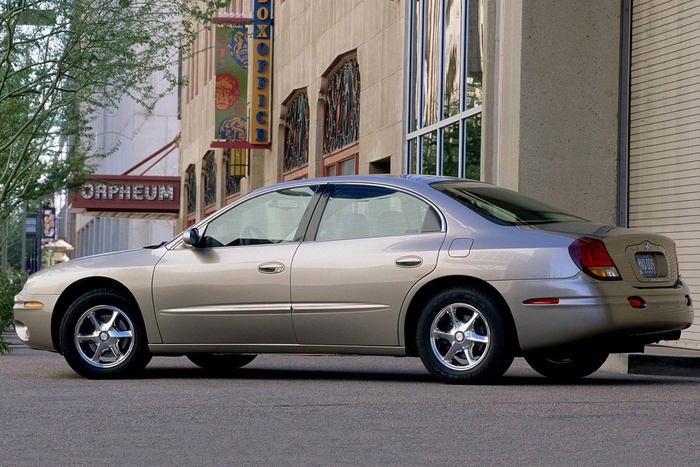 30 лет Oldsmobile Aurora Как появился и почему потерпел неудачу один из самых красивых американских автомобилей 90-х