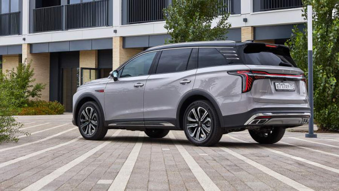 Флаги на башнях: китайский премиум показал свое лицо