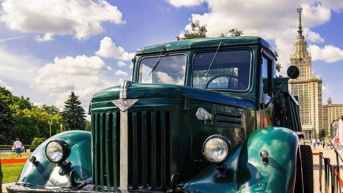 Этот грузовик в СССР сделали для армии, но использовали в лесу: что было не так с МАЗ-502