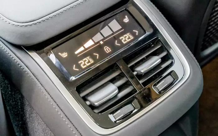 Словно в дорогой яхте! Как едет и сколько стоит премиум не из Китая?