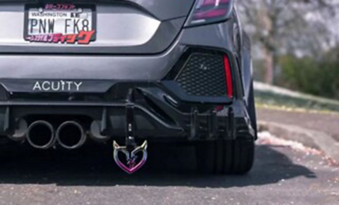 Сердце на бампере автомобиля: зачем его стали вешать многие водители, и что оно значит?