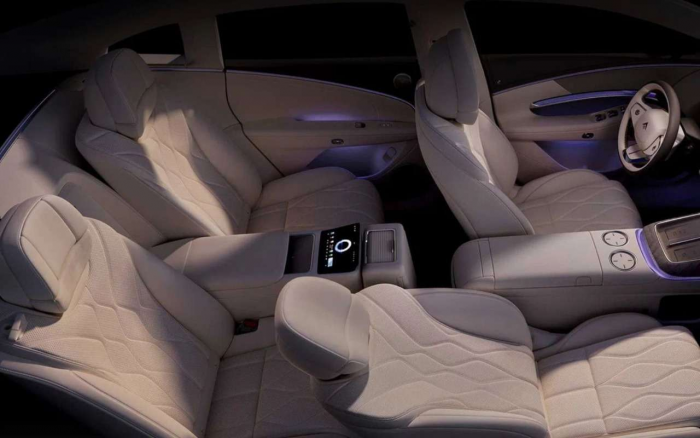 Чуть дороже Camry, но мощнее и просторнее — новый седан вышел на рынок