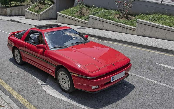 Эта пятерка культовых автомобилей покорила старую Европу