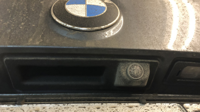 Как самостоятельно быстро и просто защитить от грязи камеру заднего вида