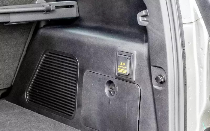 Гибридный внедорожник дешевле бензинового: на что он способен на бездорожье