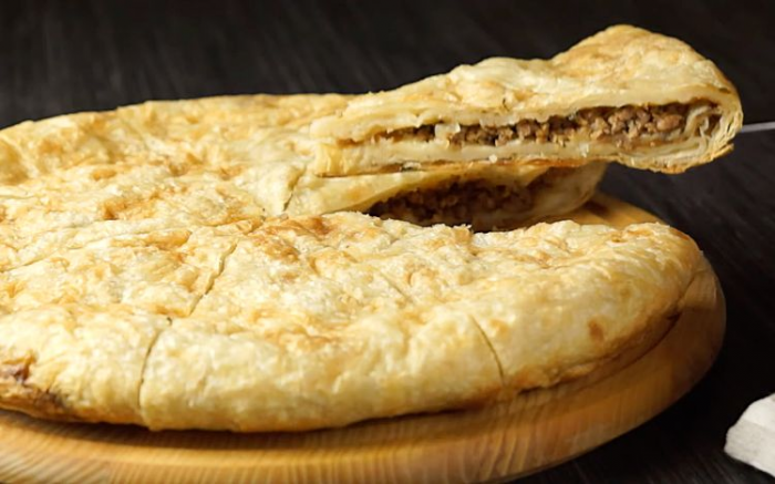 Гости на пороге, а пирога нет. Превращаем за секунды лаваш в полноценную выпечку с мясом