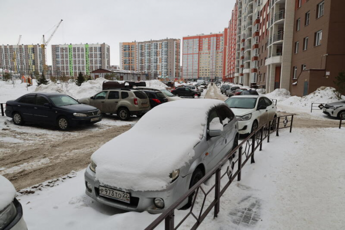 Снежное забвение. Фото барнаульских автомобилей, ставших частью зимнего пейзажа