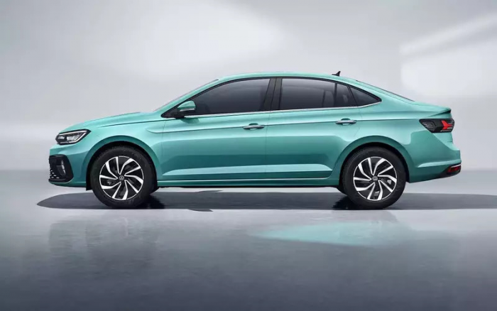 Недорогой и надежный седан Volkswagen теперь можно купить в России дешевле Весты