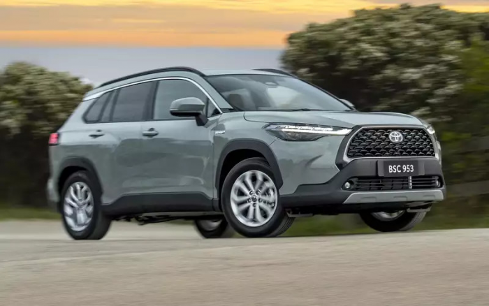 В Россию привезли достойный кроссовер Toyota чуть дороже 2 млн рублей