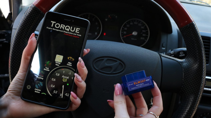 Почему сканер ELM327 категорически нельзя оставлять в разъёме автомобиля