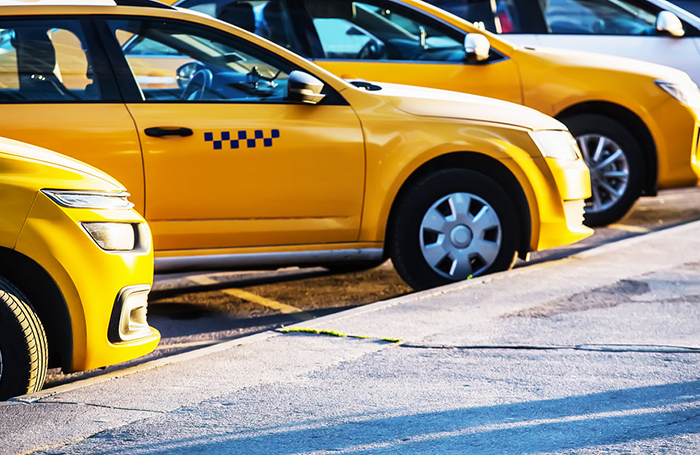 Депутаты предложили несколько послаблений в законопроект о локализации такси