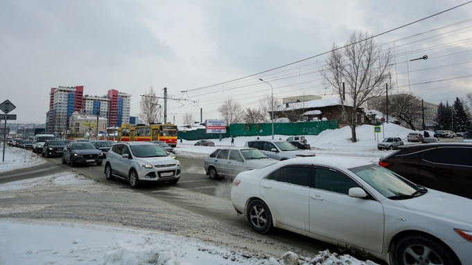 Российских водителей предупредили об опасности реагентов для автомобилей