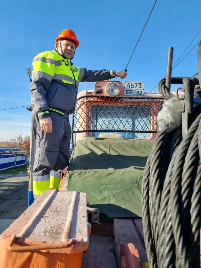 Томенко вручил награды лучшим работникам дорожной и транспортной отрасли Алтайского края