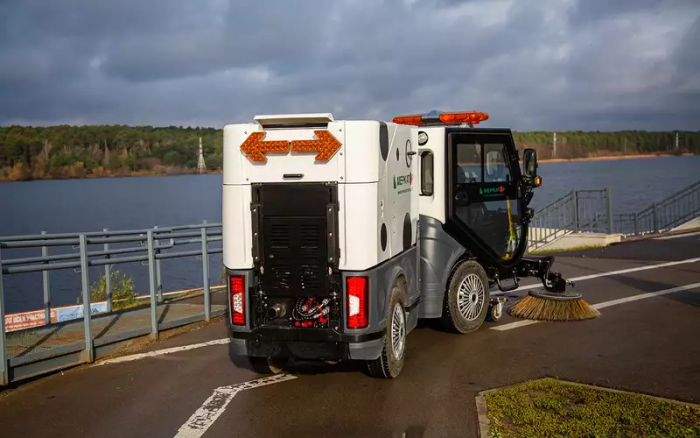 Швейцарский нож на колесах — одна машина взамен бригады дворников и парка техники