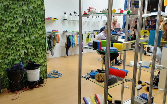 Equip Auto - 2025: горящие электромобили, гаджеты из 90-х и автомобильные масла