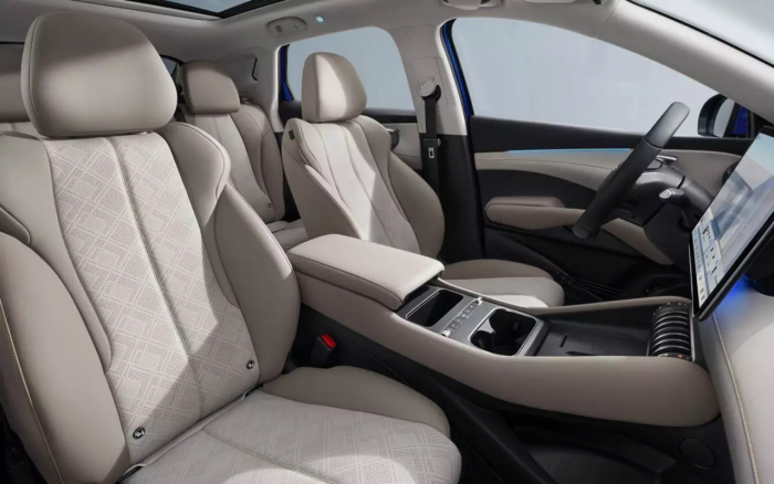 Чем удивил новый поноприводный кроссовер от популярной марки?